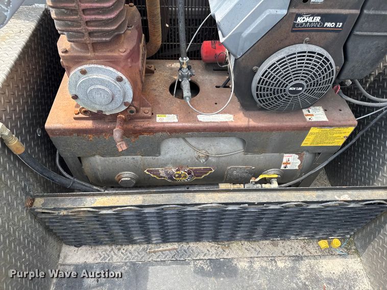 image for item FB5768 1986 Ford LN7000 utility / service truck