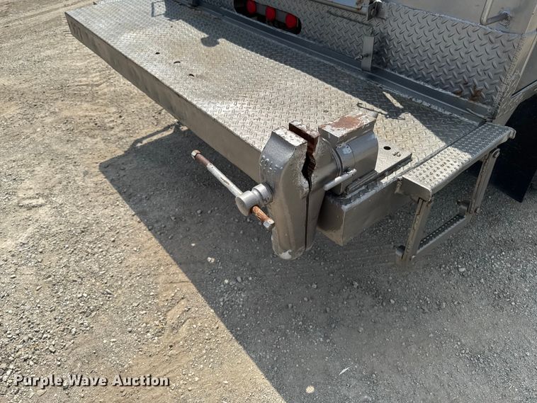 image for item FB5768 1986 Ford LN7000 utility / service truck