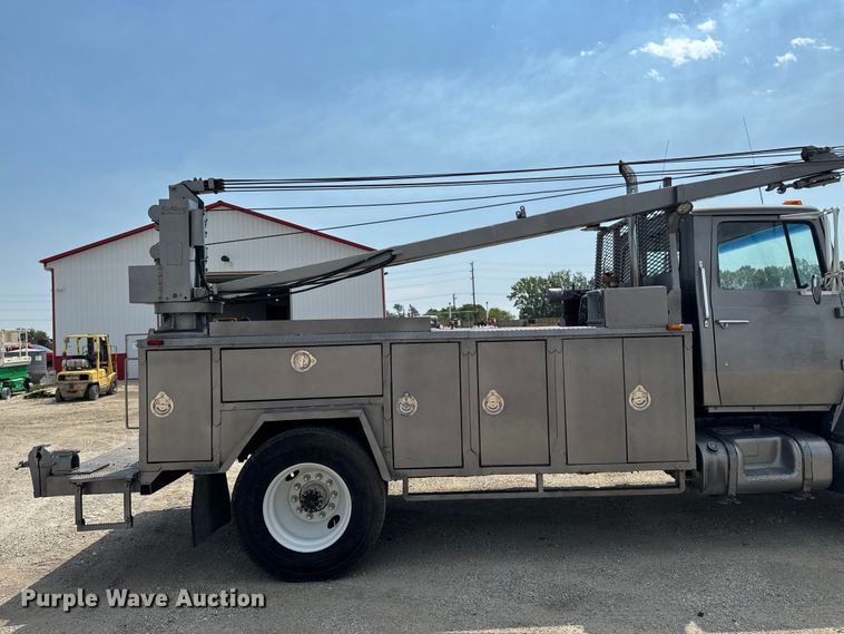 image for item FB5768 1986 Ford LN7000 utility / service truck