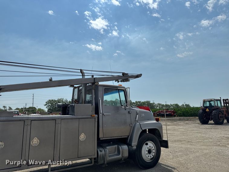 image for item FB5768 1986 Ford LN7000 utility / service truck