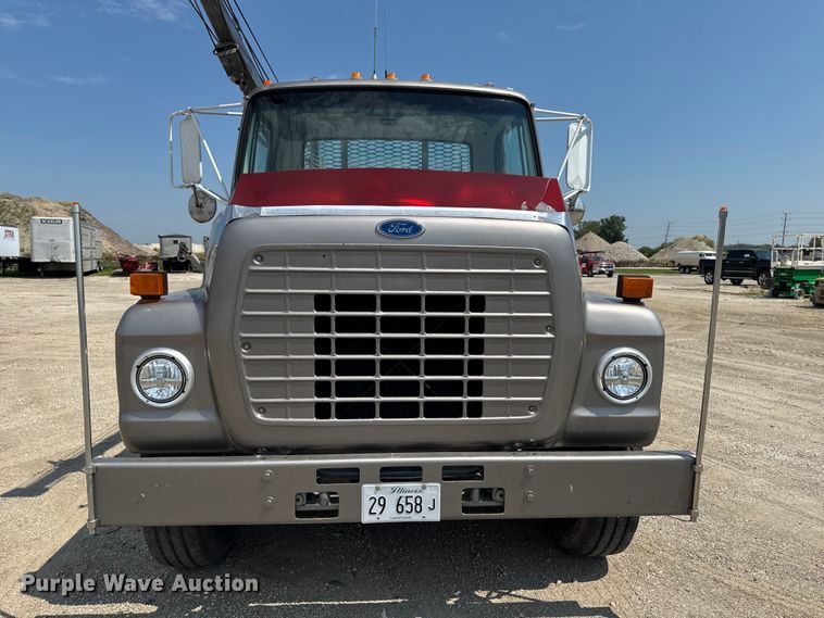 image for item FB5768 1986 Ford LN7000 utility / service truck