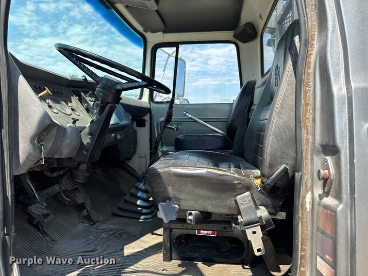 image for item FB5768 1986 Ford LN7000 utility / service truck