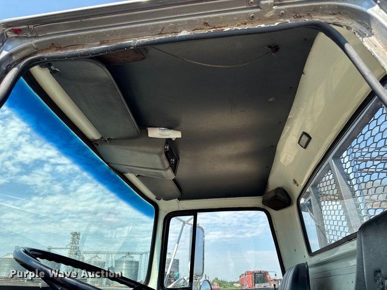 image for item FB5768 1986 Ford LN7000 utility / service truck