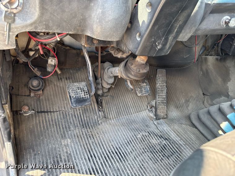 image for item FB5768 1986 Ford LN7000 utility / service truck