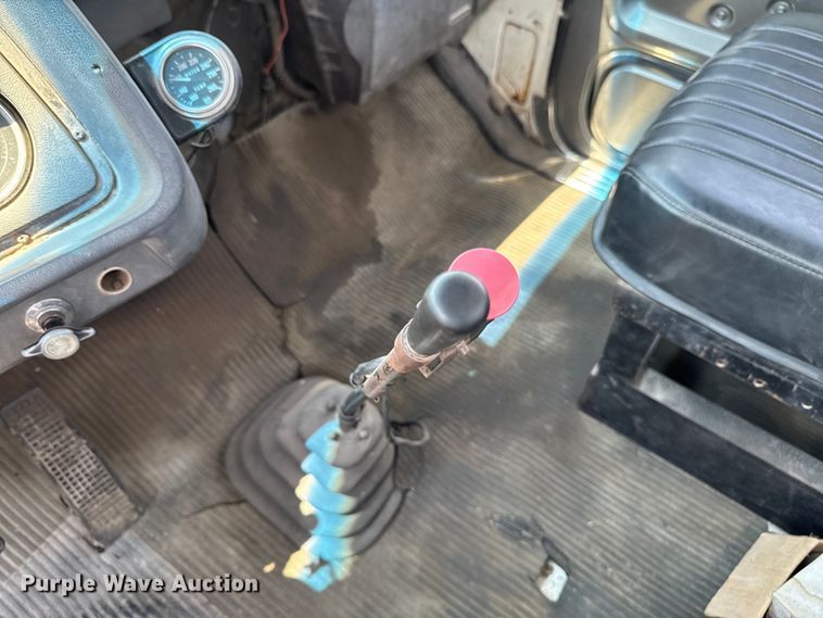 image for item FB5768 1986 Ford LN7000 utility / service truck