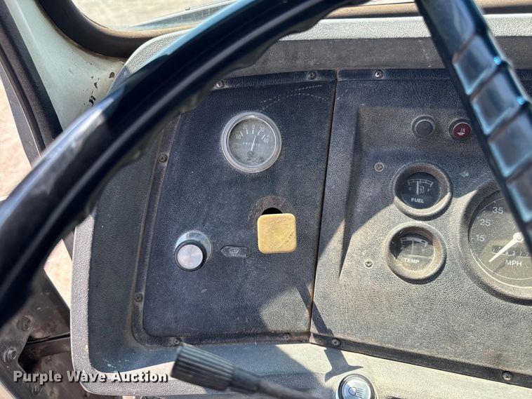 image for item FB5768 1986 Ford LN7000 utility / service truck