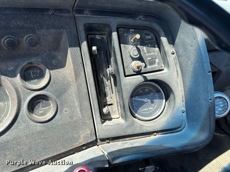 image for item FB5768 1986 Ford LN7000 utility / service truck
