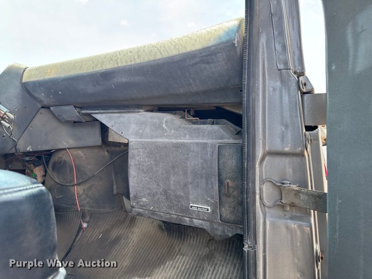 image for item FB5768 1986 Ford LN7000 utility / service truck