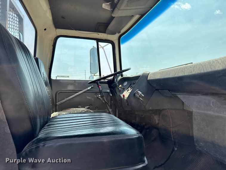 image for item FB5768 1986 Ford LN7000 utility / service truck