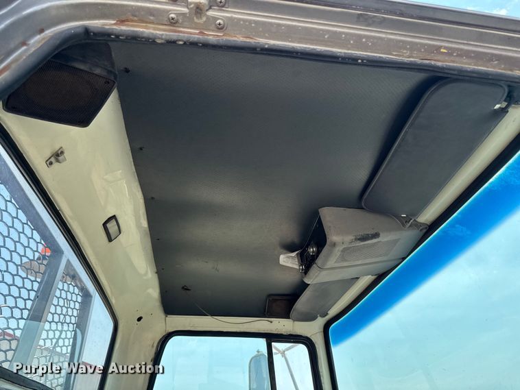 image for item FB5768 1986 Ford LN7000 utility / service truck