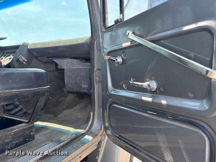 image for item FB5768 1986 Ford LN7000 utility / service truck