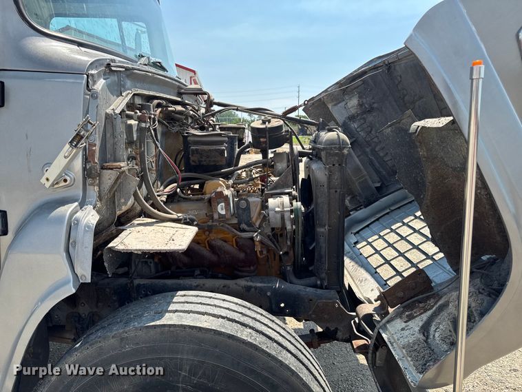image for item FB5768 1986 Ford LN7000 utility / service truck