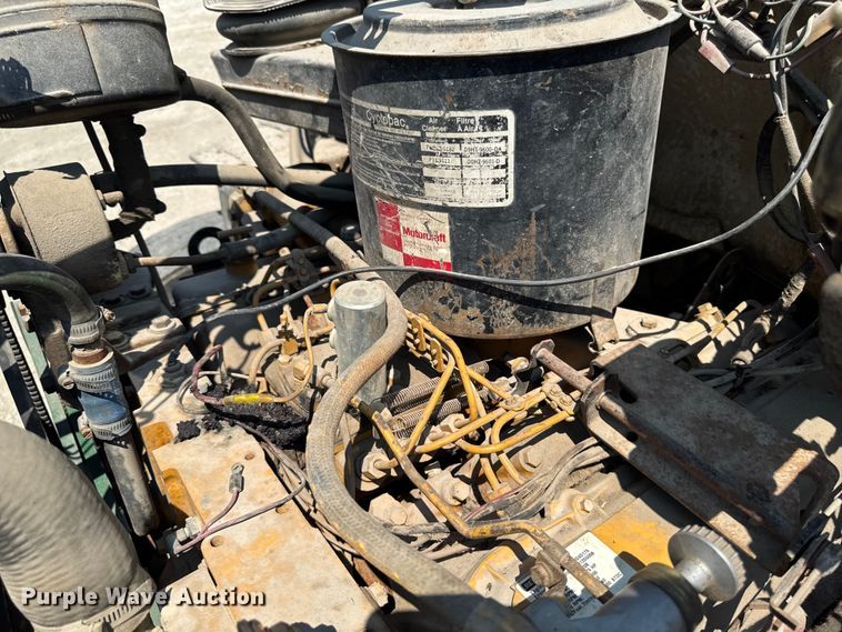 image for item FB5768 1986 Ford LN7000 utility / service truck