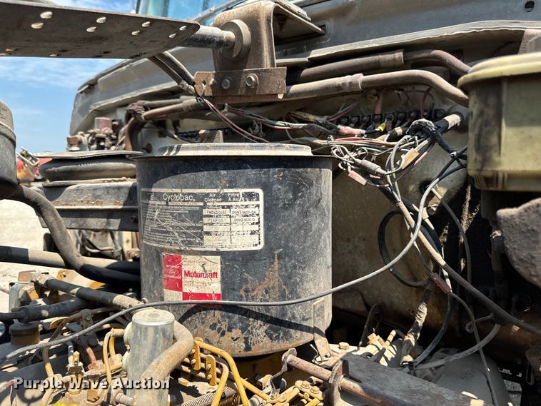 image for item FB5768 1986 Ford LN7000 utility / service truck