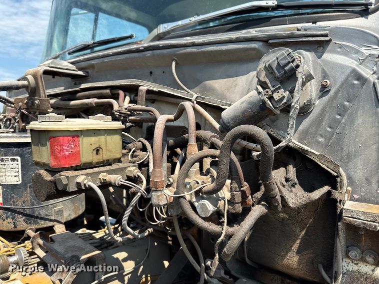 image for item FB5768 1986 Ford LN7000 utility / service truck