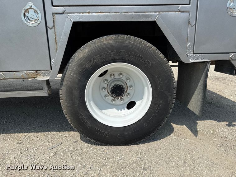 image for item FB5768 1986 Ford LN7000 utility / service truck