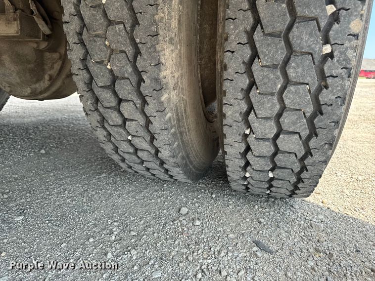 image for item FB5768 1986 Ford LN7000 utility / service truck