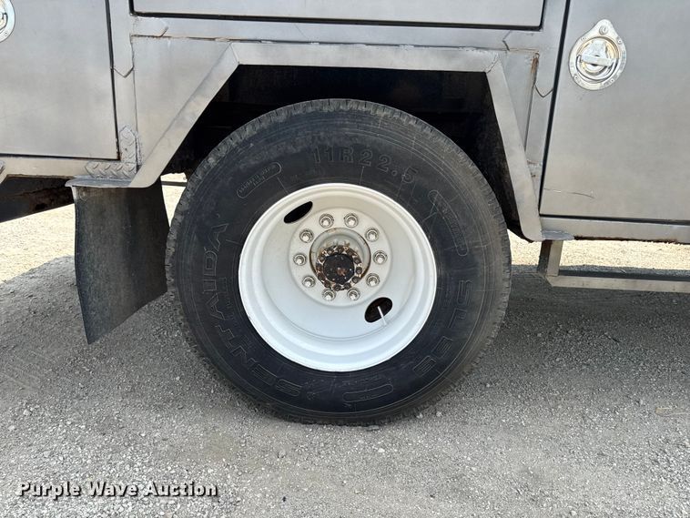 image for item FB5768 1986 Ford LN7000 utility / service truck