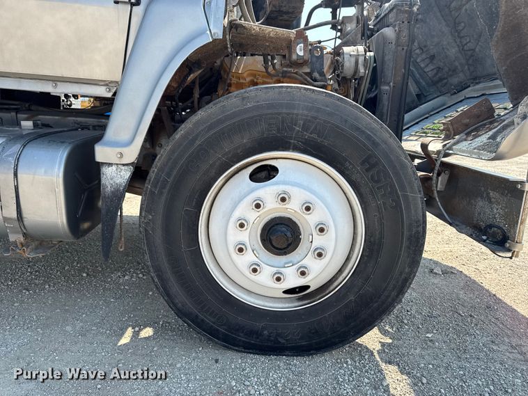 image for item FB5768 1986 Ford LN7000 utility / service truck