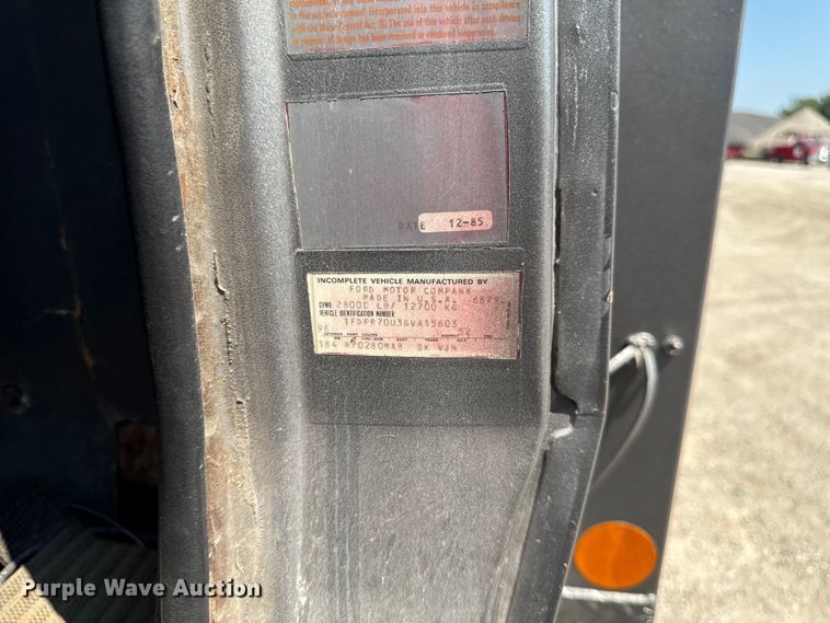 image for item FB5768 1986 Ford LN7000 utility / service truck