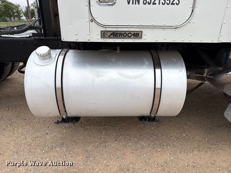 image for item FB6794 2008 Kenworth W900 semi truck