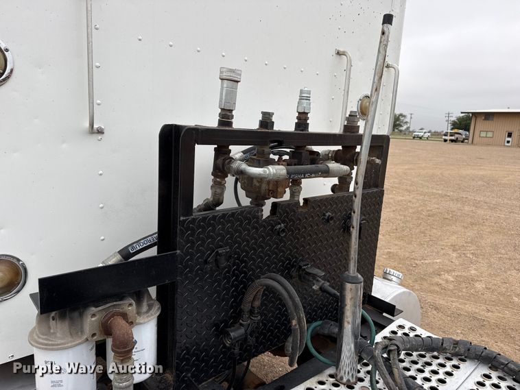 image for item FB6794 2008 Kenworth W900 semi truck