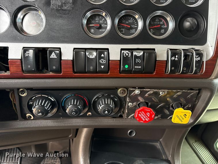 image for item FB6794 2008 Kenworth W900 semi truck