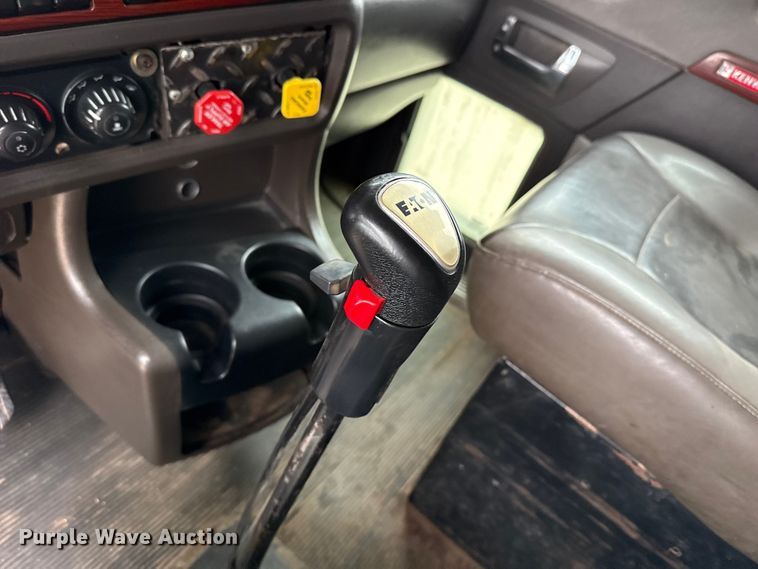 image for item FB6794 2008 Kenworth W900 semi truck