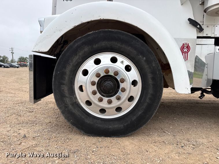 image for item FB6794 2008 Kenworth W900 semi truck