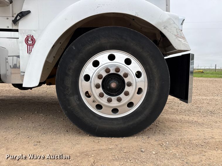 image for item FB6794 2008 Kenworth W900 semi truck