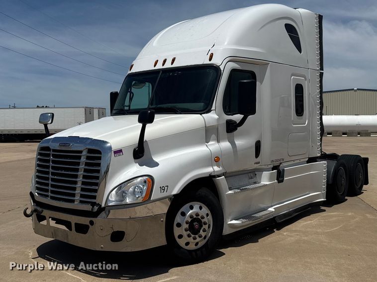 2016 Freightliner Cascadia 125 semi truck