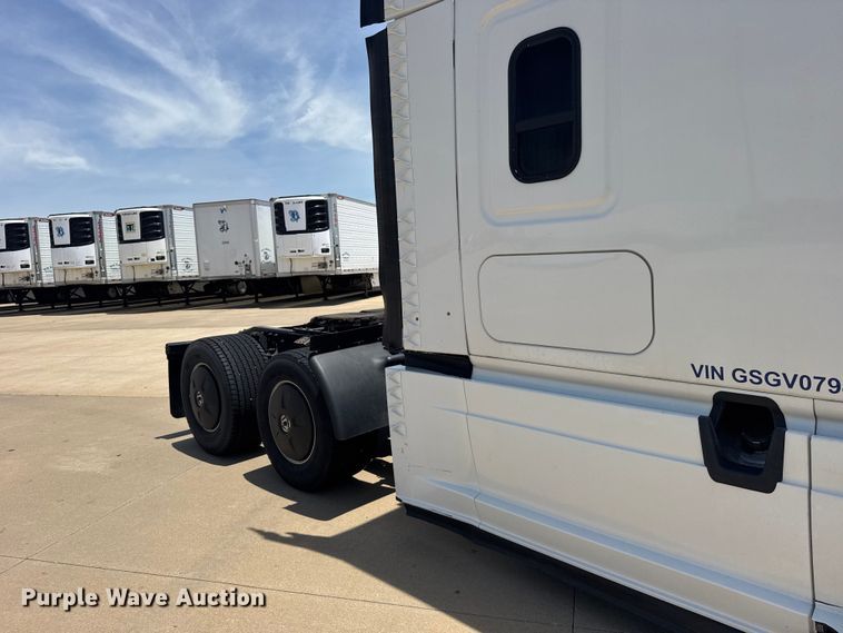 image for item FB7456 2016 Freightliner Cascadia 125 semi truck