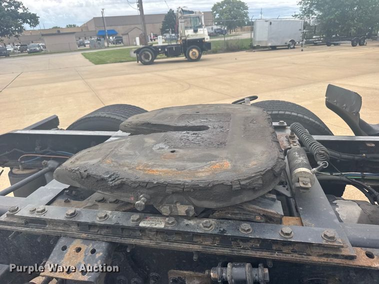 image for item FB7456 2016 Freightliner Cascadia 125 semi truck