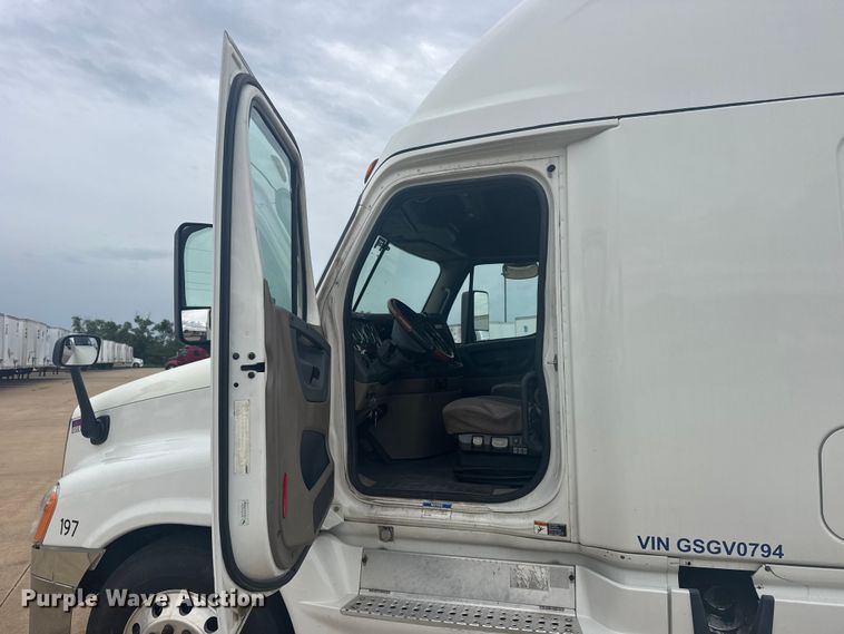 image for item FB7456 2016 Freightliner Cascadia 125 semi truck