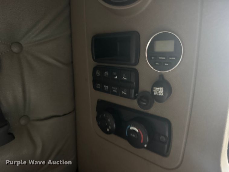 image for item FB7456 2016 Freightliner Cascadia 125 semi truck