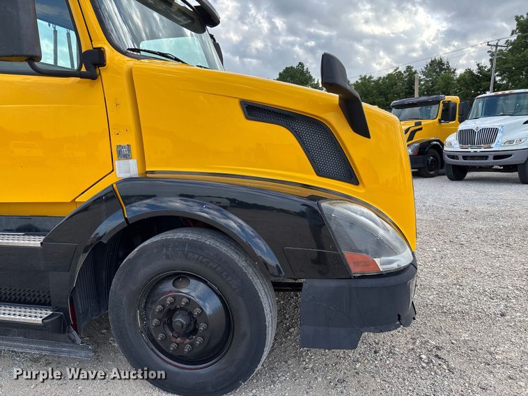 image for item FC1751 2015 Volvo VNL semi truck