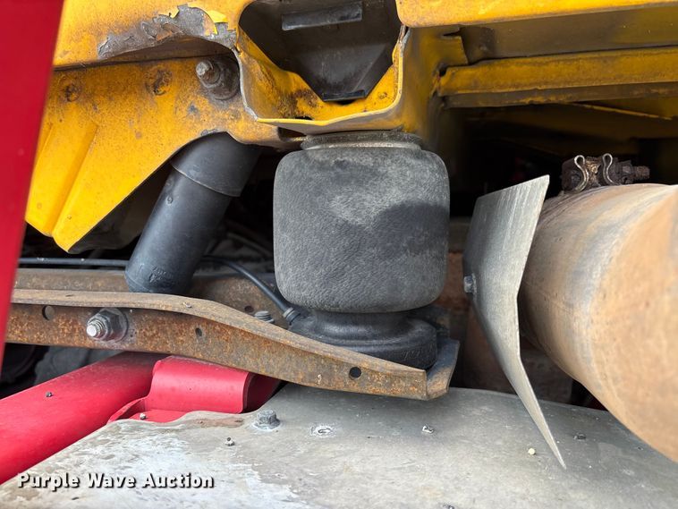 image for item FC1751 2015 Volvo VNL semi truck