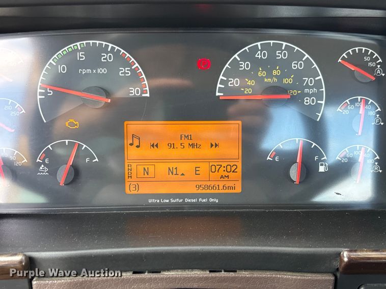 image for item FC1751 2015 Volvo VNL semi truck