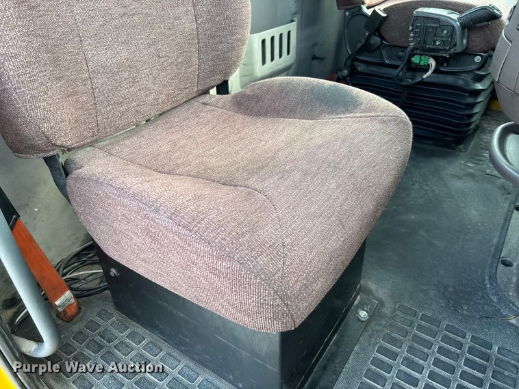 image for item FC1751 2015 Volvo VNL semi truck