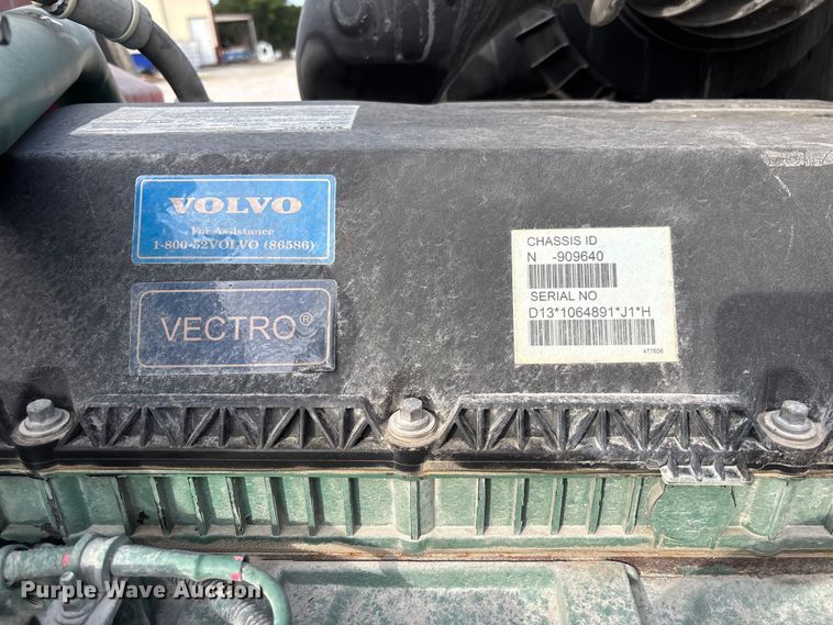 image for item FC1751 2015 Volvo VNL semi truck