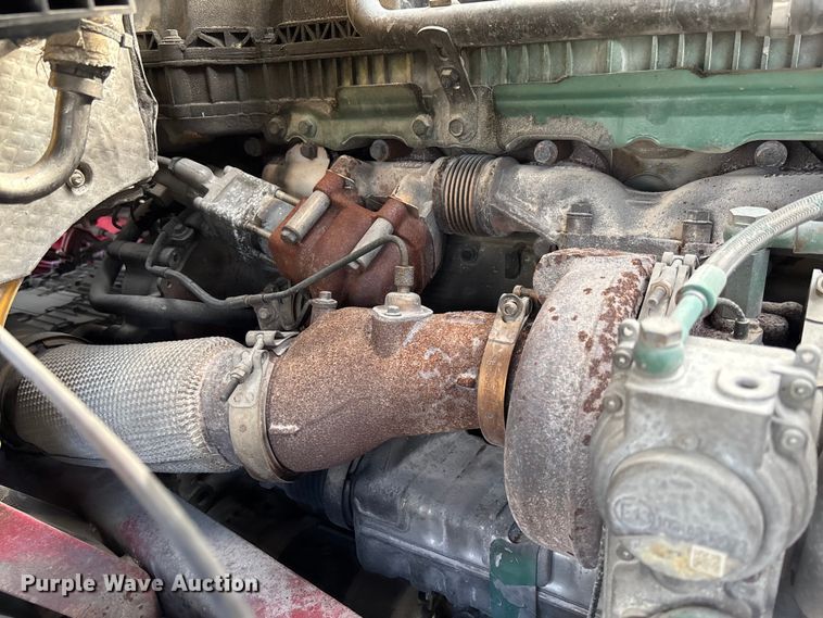 image for item FC1751 2015 Volvo VNL semi truck