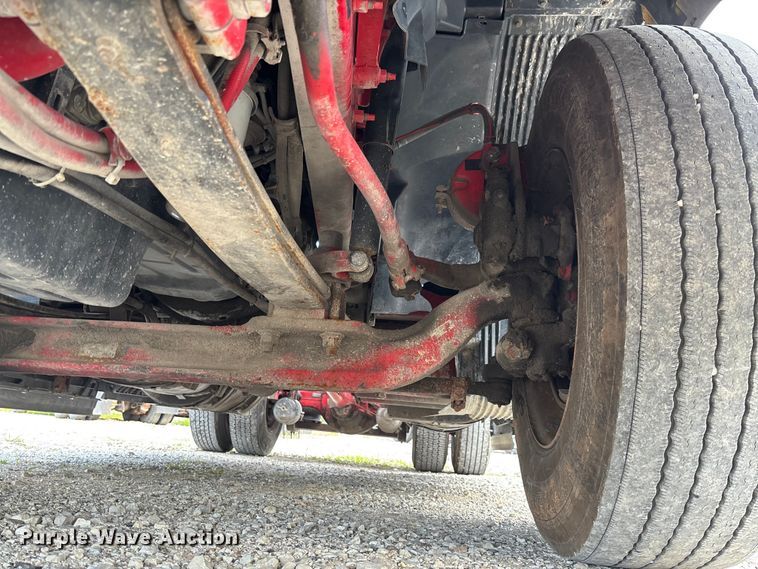 image for item FC1751 2015 Volvo VNL semi truck