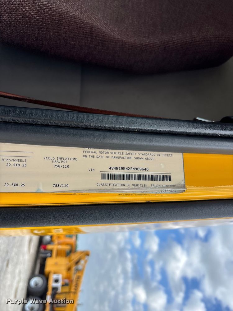 image for item FC1751 2015 Volvo VNL semi truck