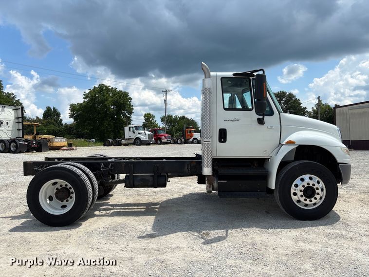 image for item FC1824 2019 International 4300 truck cab and chassis