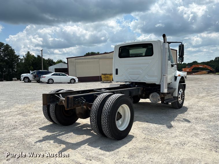 image for item FC1824 2019 International 4300 truck cab and chassis