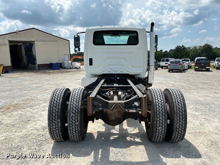 image for item FC1824 2019 International 4300 truck cab and chassis