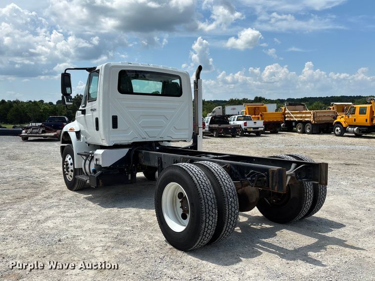 image for item FC1824 2019 International 4300 truck cab and chassis