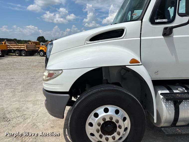 image for item FC1824 2019 International 4300 truck cab and chassis