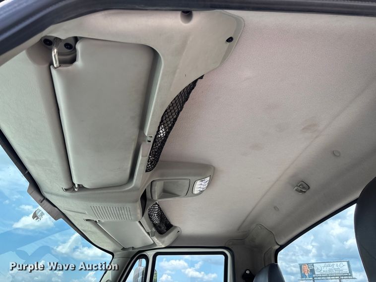image for item FC1824 2019 International 4300 truck cab and chassis