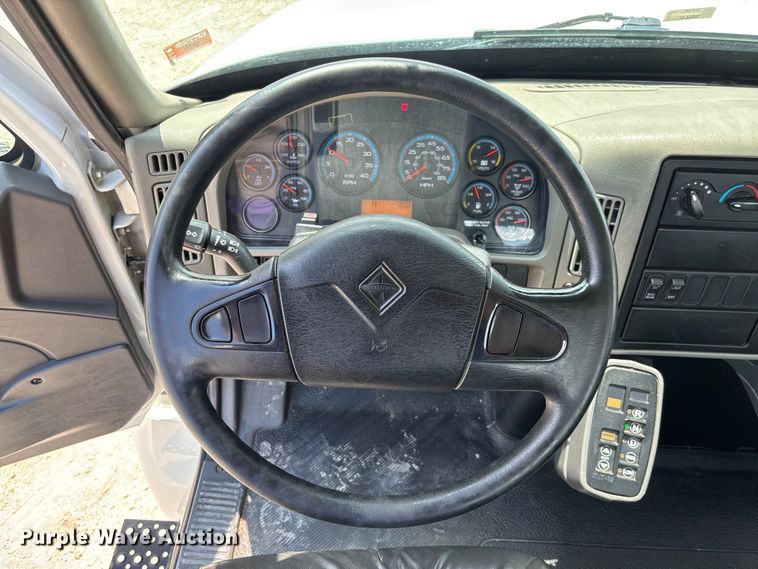 image for item FC1824 2019 International 4300 truck cab and chassis
